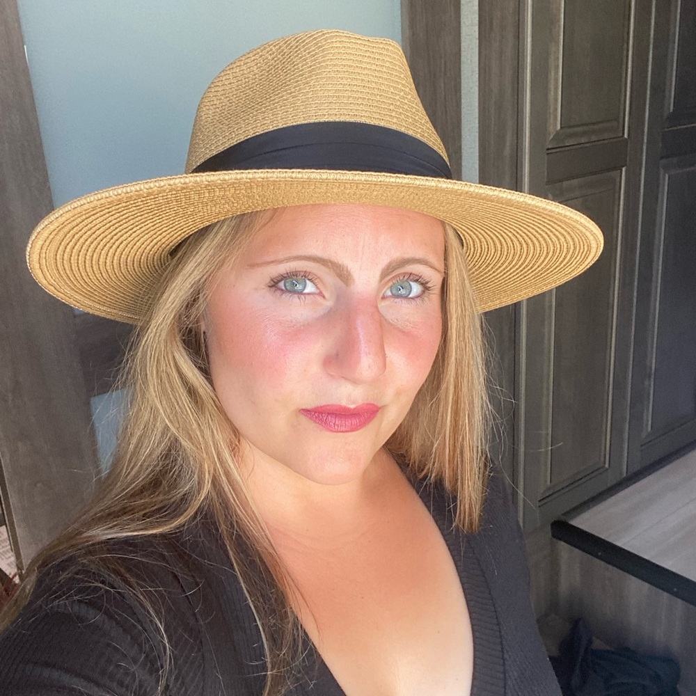 Meet your Posher, Alicia